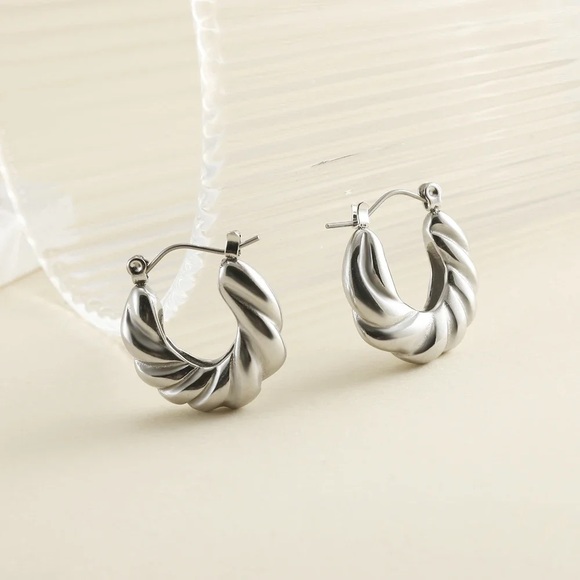 NEW💎Silver Chunky Hoop Earrings*Twisted Earrings - Picture 3 of 4